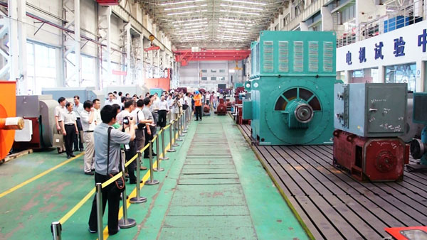 泰富西瑪成功開發(fā)YR112西瑪0-12-10KV-4500KW大型廢鋼鐵破碎電機(jī)